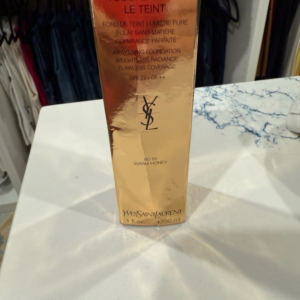Yves Saint Laurent Le Teint in Warm Honey with Gold Packaging